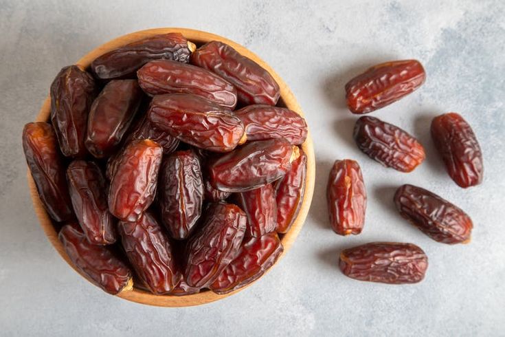 Wholesale Iranian Piarom Dates Supplier for School Feeding Initiatives; Long-Term Agreements & Full Export Documentation